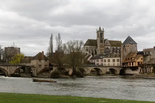 Monte Escalier Habitat Monte escalier Moret-Loing-et-Orvanne