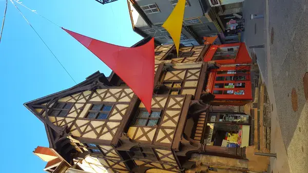 Monte Escalier Habitat Monte escalier Thiers